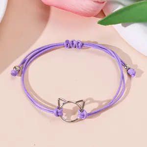 Handgemaakte paarse gevlochten armband met minimalistische kattenkop bedeltje voor dames