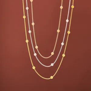 Collier à Triple Couche en Acier Titane avec Perles pour Femmes Élégant Chaîne de Serpent Ras du Cou Minimaliste Bijoux