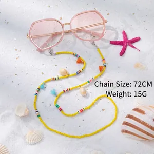Chaîne à lunettes bohème de 72 cm avec perles, coquillages et pompons sur la plage