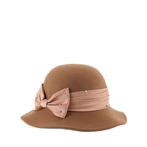 Elegante cappello cloche in lana cammello con fiocco di raso rosa champagne e strass