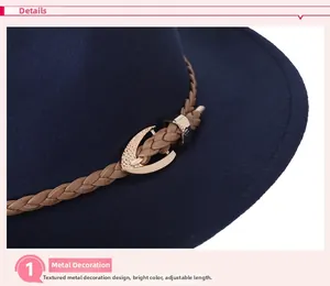 Detail eines Wollfilzhutes mit verstellbarer Gold-Schnalle und khakifarbenem Band