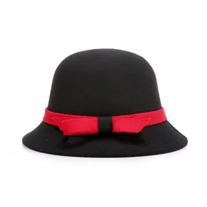 Κομψό μαύρο μάλλινο τσόχινο καπέλο cloche με κόκκινη κορδέλα και φιόγκο για γυναίκες