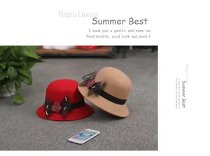 Détail de chapeaux cloches en feutre rouge et camel avec nœud floral et ruban noir