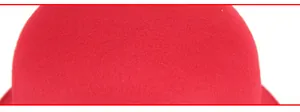Gros plan sur la texture du tissu en feutre de laine rouge vif sur le haut d'un chapeau
