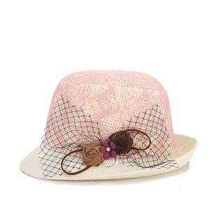 Chapeau de soleil élégant pour femmes avec dentelle rose et décorations florales
