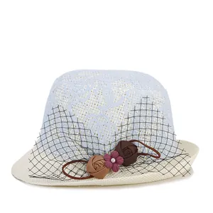 Chapeau de soleil élégant en paille pour femme avec dentelle florale et voile rétro