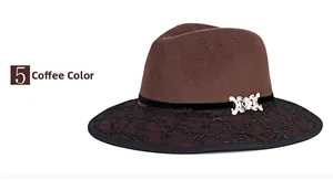 Detail van koffiekleurige wollen fedora hoed met zwart kant en gouden vlinder gesp accent