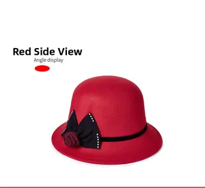 Vue latérale du chapeau cloche élégant en feutre de laine bordeaux avec nœud et rose