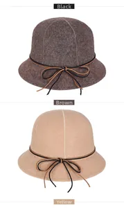 Detailopname van wollen vissershoeden in diverse kleuren met strikjes voor de herfst