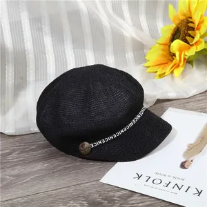 Cappello baker boy da donna in paglia nera intrecciata con nastro e bottone vintage