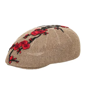 Beige atmungsaktive Strickbaske für Damen mit eleganter roter Pflaumenblüten-Stickerei