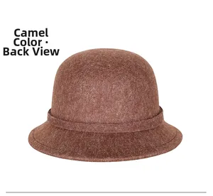 Vue arrière du chapeau cloche en feutre de laine camel avec ruban décoratif ton sur ton