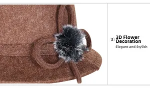 Détail du chapeau en feutre marron avec lignes décoratives 3D et pompon contrasté