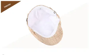 Vue interne de la casquette avec étiquette 100% coton et doublure intérieure blanche