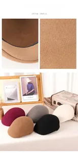 Vue détaillée de la texture du feutre de laine et de la bande anti-transpiration du béret