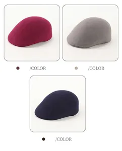 Vue détaillée des bérets en laine en options de couleur bordeaux, gris et bleu marine