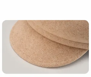 Detailopname van de wollen baret met fijne stiksels en hoogwaardige vilten textuur