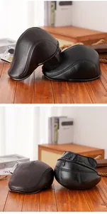 Detailansicht der Leder-Schirmmützen in Schwarz und Braun mit feiner Narbung