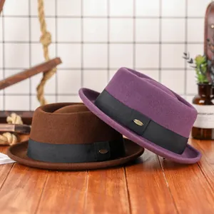 Chapeaux fedora classiques en feutre de laine violet et marron avec ruban noir élégant