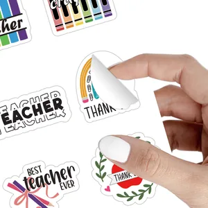 Détail d'autocollants imperméables pour enseignants montrant le décollage du support