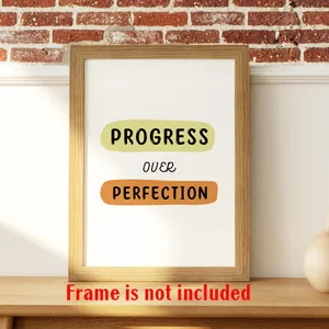 Affiche de santé mentale minimaliste avec texte Progress Over Perfection et cadre bois
