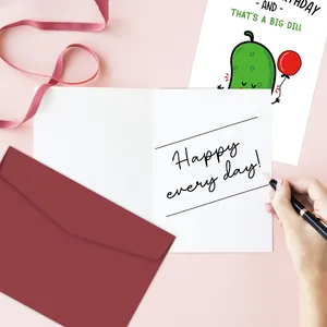 Divertido set de tarjetas de cumpleaños con ilustración de pepino y sobre rojo
