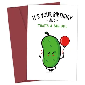 Divertida tarjeta de cumpleaños de pepinillo con sobre e ilustración creativa