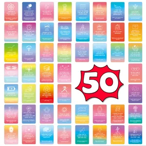 Vista dettagliata di 50 carte di affermazione colorate con citazioni e sfumature