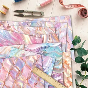 Papier de scrapbooking pailleté perle rose avec motifs ondulés irisés pour loisirs créatifs
