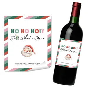 Dettaglio di divertenti etichette per bottiglie di vino con Babbo Natale per Natale