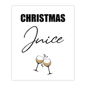 Dettaglio dell'etichetta per bottiglia Christmas Juice con testo in grassetto e calici