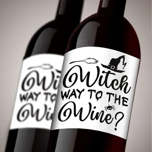 Détail d'étiquettes autocollantes pour bouteilles de vin avec motif de sorcière Halloween
