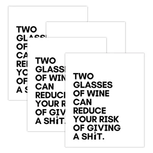 Detailansicht quadratischer Weihnachts-Weinflaschenaufkleber mit Humor und fetter Typografie