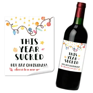 Détail de l'étiquette de vin de Noël amusante avec le texte This Year Sucked autocollant