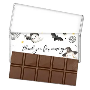 Vista macro dell'involucro per cioccolato di Halloween con fantasmi e testo di grazie