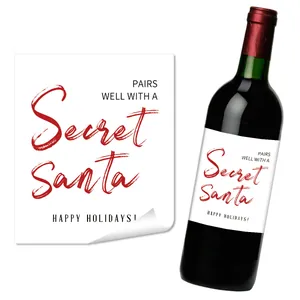 Détail d'étiquettes de bouteilles de vin Secret Santa autocollantes pour Noël et fêtes