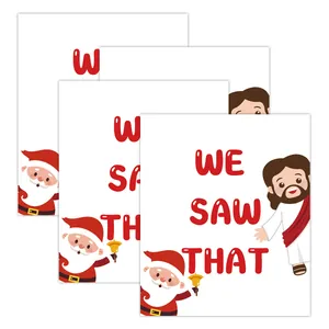 Detailansicht von drei gestapelten Weihnachts-Weinflaschenaufklebern mit 'WE SAW THAT' Text