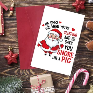 Weihnachtskartenset mit Weihnachtsmann-Design und rotem Umschlag auf Vintage-Holz