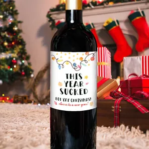 Étiquettes de vin de Noël amusantes avec des motifs festifs et messages d'humour