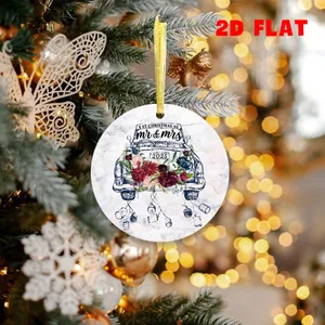 Detail von Mr & Mrs Weihnachtsbaumschmuck mit Autodesign und goldenem Band