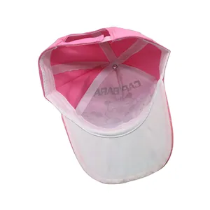 Innenansicht der rosa Kinder-Baseballkappe mit sauberen Nähten und Klettverschluss