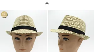 Dettaglio della trama a scacchi caffè chiaro e del nastro nero sul cappello di paglia