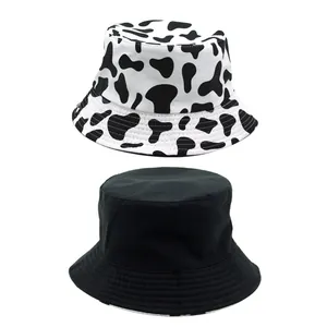 Cappello da pescatore reversibile con stampa mucca bianca e nera e tela di cotone nera