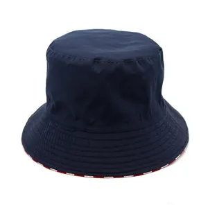 Cappello a secchiello blu navy con fodera bandiera USA e tesa rinforzata con cuciture
