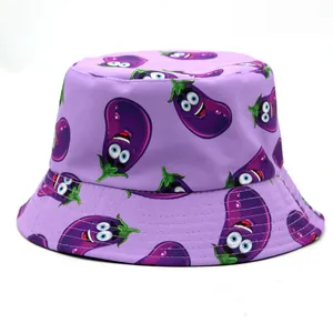 Sombrero de pescador morado con estampado de berenjenas para protección solar y uso casual