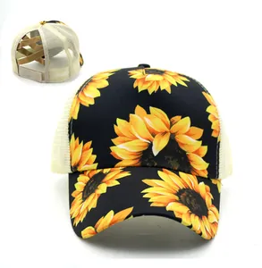 Detail der Sonnenblumen-Baseballkappe mit atmungsaktivem Mesh und elastischem Pferdeschwanz