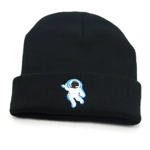 Bonnet d'Hiver Chaud pour Femmes Hommes Broderie Astronaute Noir Bonnet en Maille Extérieur Coupe-vent Élastique Fil de Laine Unisexe