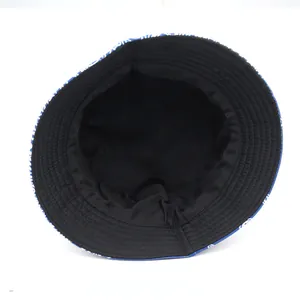 Cappello da pescatore reversibile con stampa paisley blu e interno nero per sole