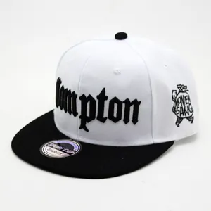 Compton Snapback Baseball Cap in Schwarz-Weiß mit Gothic-Stickerei und Money Gang Stickerei