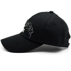 Klassische schwarze Baumwoll-Baseballkappe mit weißem NEW YORK Stickerei-Detail